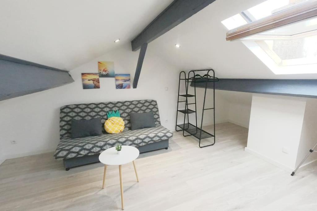 Atypique T1 Duplex - Wifi .Parking .Proche .Gare Saint-Quentin (Aisne) Exterior foto